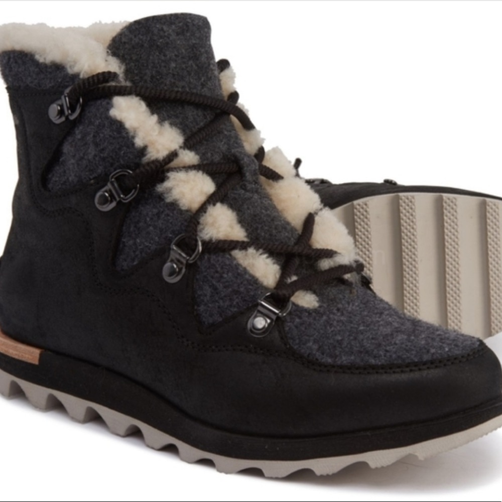 26. Sorel Sneakchic Alpine boots sz 8 Black/Gray Fur